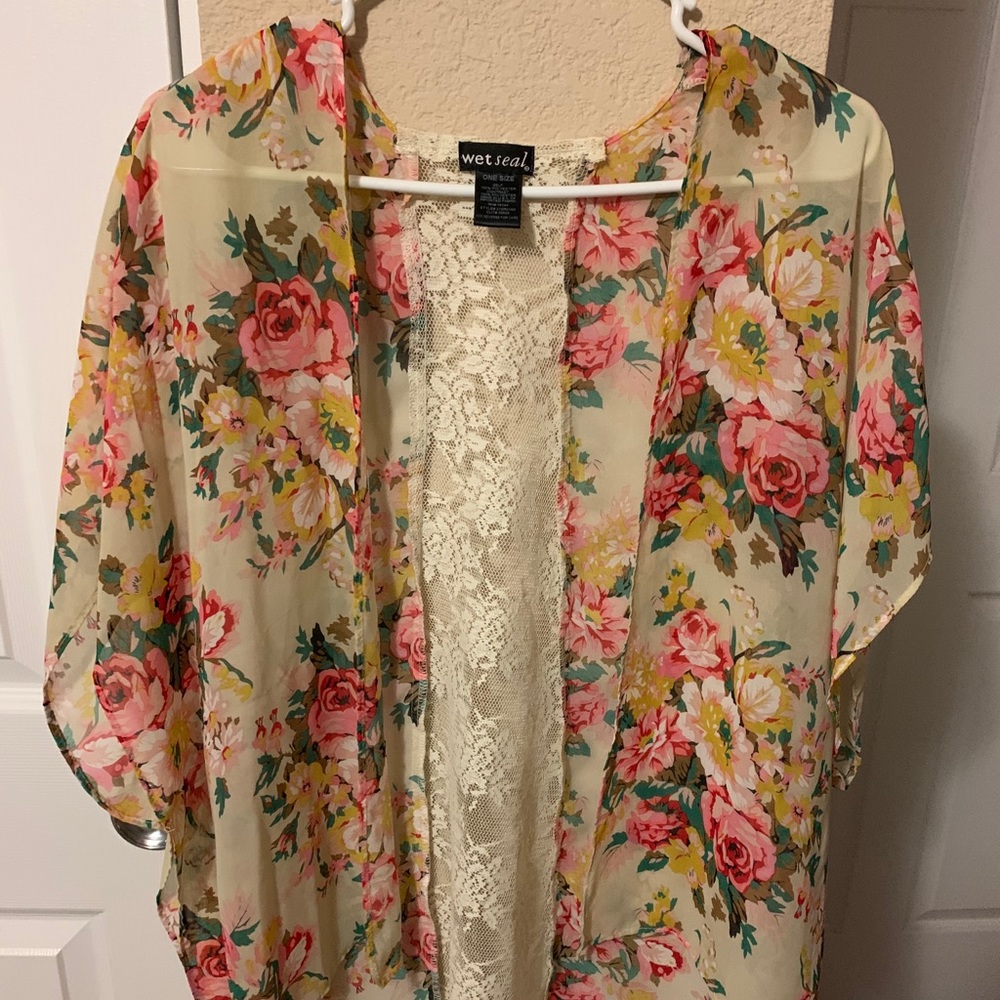 Casual over the outfit cardigan or beach cover